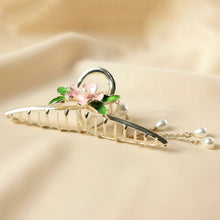 Elegant Floral Pearl Chain Hair Claw Clip (1 Pc)