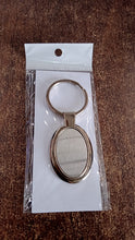 Elegant Oval Shape Metal Keychain for Personal Use